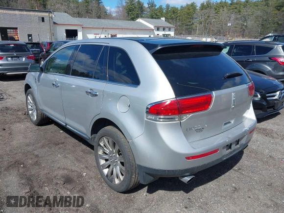2014 Lincoln MKX with VIN 2LMDJ8JK4EBL10705, listed as a IAAI auction lot 41870228 with 166,527 mi miles and . Bid and sale history available at DreamBid. Image 3.