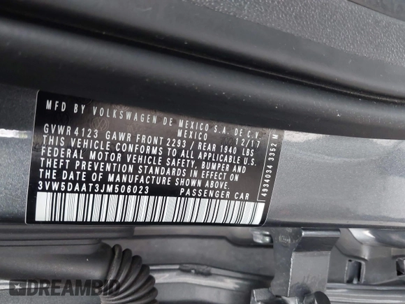 2018 Volkswagen Beetle S z VIN 3VW5DAAT3JM506023, wystawiony jako IAAI lot #42414886 z przebiegiem 33 424 mil mil oraz . Historia ofert i sprzedaży dostępna na DreamBid. Obrazek 9.