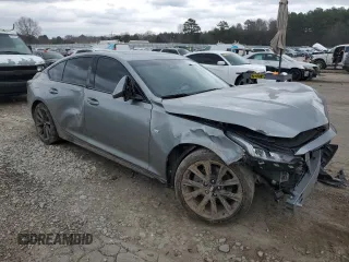 2024 Cadillac CT5 Sport z VIN 1G6DP5RK1R0100462, wystawiony jako Copart lot #47562155 z przebiegiem 12 213 mil mil oraz Szkody całkowita. Historia ofert i sprzedaży dostępna na DreamBid. Obrazek 4.