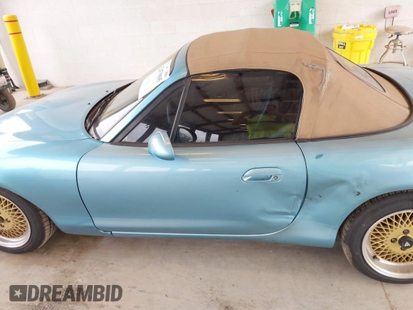 2001 Mazda MX-5 Miata z VIN JM1NB353510200779, wystawiony jako IAAI lot #42479005 z przebiegiem 157 269 mil mil oraz . Historia ofert i sprzedaży dostępna na DreamBid. Obrazek 14.