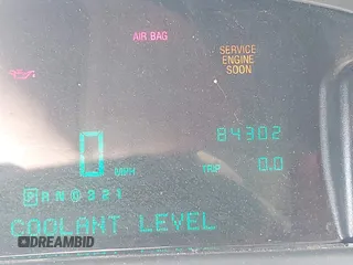1999 Cadillac DeVille z VIN 1G6KD54Y8XU771788, wystawiony jako IAAI lot #41734590 z przebiegiem 84 302 mil mil oraz . Historia ofert i sprzedaży dostępna na DreamBid. Obrazek 15.