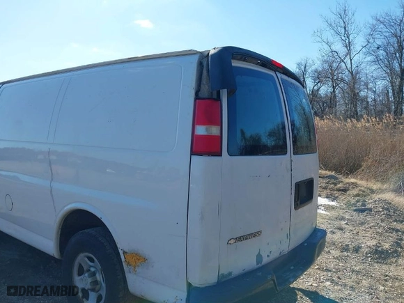 2007 Chevrolet Express Cargo Van with VIN 1GCFG15X371137620, listed as a IAAI auction lot 41638820 with 304,011 mi miles. Bid and sale history available at carsss.com. Image 6.