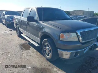 2006 Ford F-150 XLT z VIN 1FTPW12536KB74640, wystawiony jako IAAI lot #42596788 z przebiegiem 117 454 mil mil oraz . Historia ofert i sprzedaży dostępna na DreamBid. Obrazek 1.