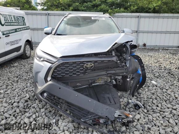 2023 Toyota Corolla Cross XLE with VIN 7MUDAABG6PV078570, listed as a Copart auction lot 65246535 with 21,928 mi miles and Salvage title. Bid and sale history available at DreamBid. Image 5.