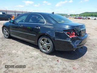2005 Acura RL z VIN JH4KB16505C001925, wystawiony jako IAAI lot #42435200 z przebiegiem 154 217 mil mil oraz . Historia ofert i sprzedaży dostępna na DreamBid. Obrazek 3.