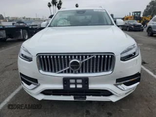 2023 Volvo XC90 Plus z VIN YV4H600N6P1975522, wystawiony jako Copart lot #57581404 z przebiegiem 6 683 mil mil oraz Szkoda całkowita • Salvage title. Historia ofert i sprzedaży dostępna na DreamBid. Obrazek 5.