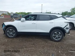 2024 Chevrolet Blazer LT с VIN 3GNKBJR49RS175777, выставлен на аукционе IAAI как лот 42376620 с пробегом 37 570 миль миль и . История ставок и продаж доступна на DreamBid. Изображение 13.