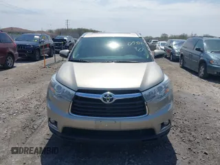 2015 Toyota Highlander Limited z VIN 5TDDKRFH0FS101039, wystawiony jako IAAI lot #42205522 z przebiegiem 153 547 mil mil oraz . Historia ofert i sprzedaży dostępna na DreamBid. Obrazek 12.
