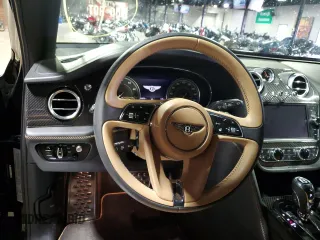 2020 Bentley Bentayga V8 z VIN SJAAM2ZV9LC031383, wystawiony jako Copart lot #74666394 z przebiegiem 30 830 mil mil oraz Szkoda całkowita • Salvage title. Historia ofert i sprzedaży dostępna na DreamBid. Obrazek 5.