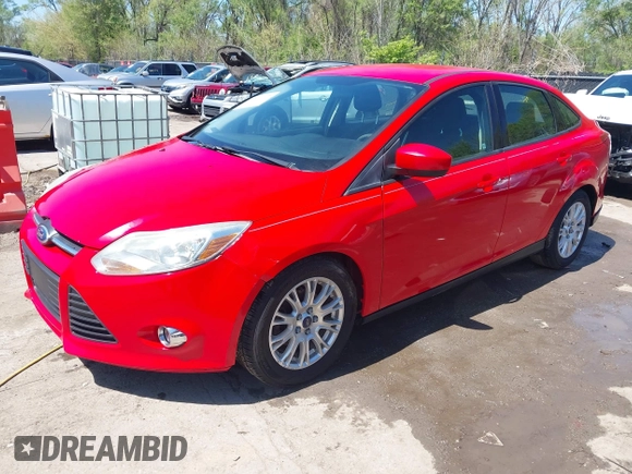 2012 Ford Focus SE z VIN 1FAHP3F23CL333598, wystawiony jako IAAI lot #41970172 z przebiegiem 209 969 mil mil oraz . Historia ofert i sprzedaży dostępna na DreamBid. Obrazek 20.