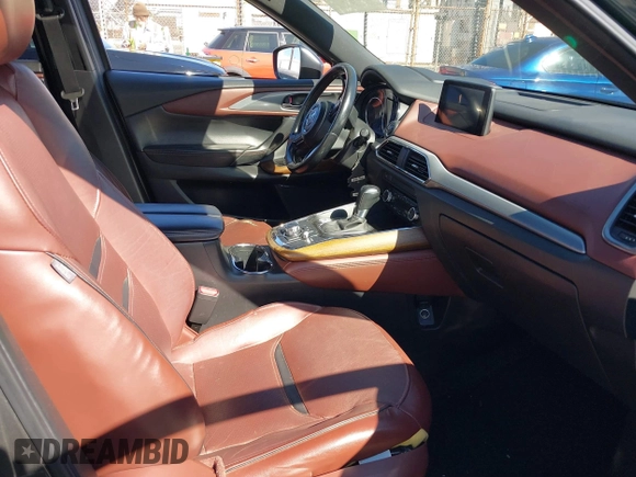 2017 Mazda CX-9 Signature z VIN JM3TCBEY2H0131030, wystawiony jako IAAI lot #41644367 z przebiegiem 193 231 mil mil oraz . Historia ofert i sprzedaży dostępna na DreamBid. Obrazek 5.