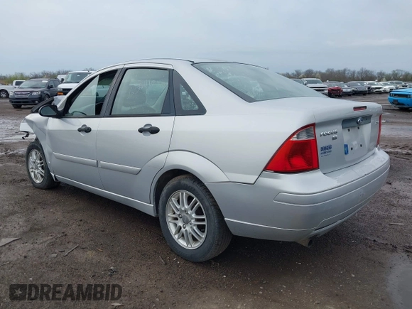 2005 Ford Focus S with VIN 1FAFP34N55W117628, listed as a IAAI auction lot 41882291 with 220,001 mi miles. Bid and sale history available at carsss.com. Image 3.