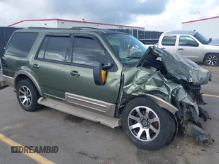 2004 Ford Expedition Eddie Bauer z VIN 1FMFU17L34LA50847, wystawiony jako IAAI lot #42246100 z przebiegiem Nie podano mil oraz . Historia ofert i sprzedaży dostępna na DreamBid. Obrazek 1.