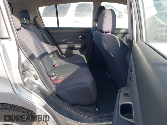 2007 Nissan Versa SL z VIN 3N1BC13E47L381218, wystawiony jako IAAI lot #41454515 z przebiegiem 137 264 mil mil oraz . Historia ofert i sprzedaży dostępna na DreamBid. Obrazek 8.