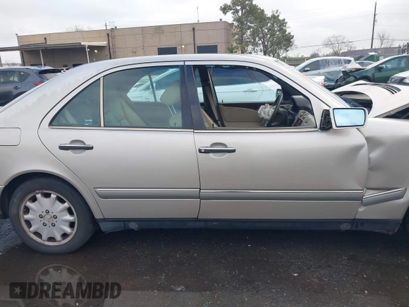 1997 Mercedes-Benz E-Class with VIN WDBJF55F3VA391335, listed as a IAAI auction lot 41606546 with 1 mi miles. Bid and sale history available at carsss.com. Image 14.
