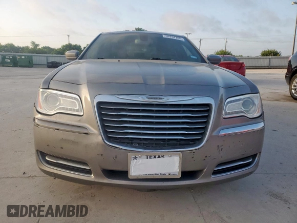 2014 Chrysler 300 z VIN 2C3CCAAG6EH175446, wystawiony jako Copart lot #59797265 z przebiegiem 119 765 mil mil oraz Szkoda całkowita • Salvage title. Historia ofert i sprzedaży dostępna na DreamBid. Obrazek 5.