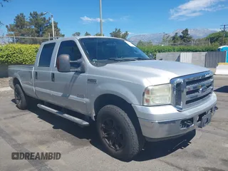 2006 Ford F-250 XL z VIN 1FTSW20PX6EB04331, wystawiony jako IAAI lot #42826626 z przebiegiem 177 501 mil mil oraz . Historia ofert i sprzedaży dostępna na DreamBid. Obrazek 1.