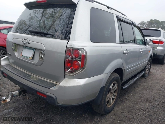 2006 Honda Pilot EX-L with RES with VIN 5FNYF286X6B043597, listed as a IAAI auction lot 41940460 with 325,118 mi miles. Bid and sale history available at carsss.com. Image 4.