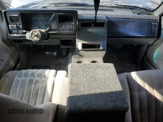 1993 GMC Yukon with VIN 1GKEK18K3PJ741909, listed as a Copart auction lot 46118535 with 241,936 mi miles and Clean Title. Bid and sale history available at carsss.com. Image 8.