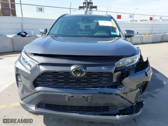 2019 Toyota RAV4 XLE with VIN 2T3W1RFV8KW049489, listed as a IAAI auction lot 41620856 with NaN miles. Bid and sale history available at carsss.com. Image 6.