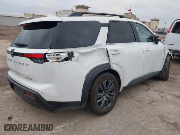 2023 Nissan Pathfinder SV z VIN 5N1DR3BC2PC251462, wystawiony jako IAAI lot #41025142 z przebiegiem 31 399 mil mil oraz . Historia ofert i sprzedaży dostępna na DreamBid. Obrazek 4.