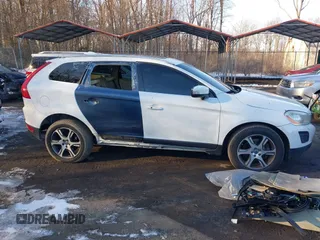 2013 Volvo XC60 T6 z VIN YV4902DZ1D2370635, wystawiony jako IAAI lot #41314514 z przebiegiem 171 696 mil mil oraz . Historia ofert i sprzedaży dostępna na DreamBid. Obrazek 14.