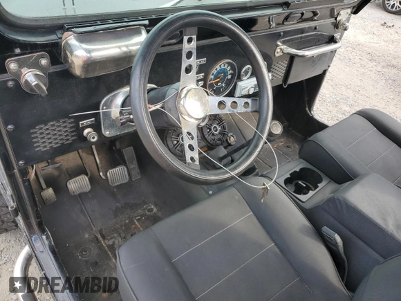 1982 Jeep CJ z VIN 1JCCM85A8CT000346, wystawiony jako Copart lot #79328974 z przebiegiem 3 949 mil mil oraz Nie do naprawy • Non repairable. Historia ofert i sprzedaży dostępna na DreamBid. Obrazek 8.