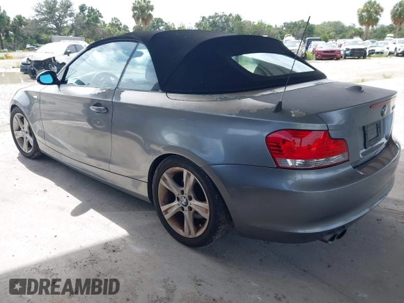 2009 BMW 1 Series 128i with VIN WBAUL73509VJ75662, listed as a IAAI auction lot 42639936 with 96,542 mi miles and . Bid and sale history available at DreamBid. Image 3.