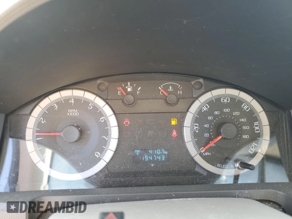2009 Ford Escape XLS z VIN 1FMCU02779KB08396, wystawiony jako Copart lot #80984104 z przebiegiem 194 743 mil mil oraz Szkoda całkowita • Salvage title. Historia ofert i sprzedaży dostępna na DreamBid. Obrazek 9.