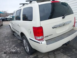 2007 Chrysler Aspen Limited z VIN 1A8HW58207F548245, wystawiony jako IAAI lot #41863028 z przebiegiem 212 475 mil mil oraz . Historia ofert i sprzedaży dostępna na DreamBid. Obrazek 3.