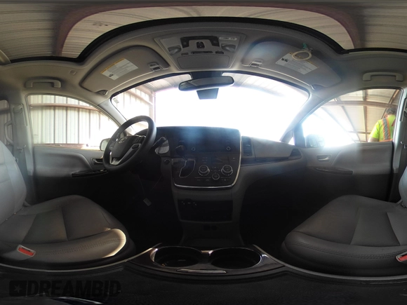 2019 Toyota Sienna XLE Auto Access Seat with VIN 5TDYZ3DC1KS986993, listed as a IAAI auction lot 40575042 with 73,581 mi miles. Bid and sale history available at carsss.com. Image 18.