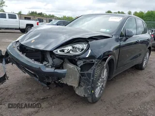 2017 Porsche Cayenne S z VIN WP1AB2A24HLA53402, wystawiony jako IAAI lot #42241178 z przebiegiem 140 801 mil mil oraz . Historia ofert i sprzedaży dostępna na DreamBid. Obrazek 18.