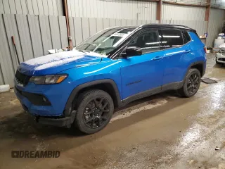 2023 Jeep Compass Altitude z VIN 3C4NJDBN8PT536128, wystawiony jako Copart lot #45243995 z przebiegiem 19 738 mil mil oraz Szkoda całkowita • Salvage title. Historia ofert i sprzedaży dostępna na DreamBid. Obrazek 1.