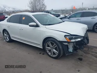 2015 Volkswagen Passat Sport с VIN 1VWBT7A30FC062052, выставлен на аукционе IAAI как лот 41603893 с пробегом 131 348 миль миль и . История ставок и продаж доступна на DreamBid. Изображение 1.