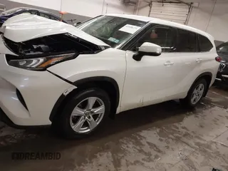 2020 Toyota Highlander L z VIN 5TDCZRBH7LS023951, wystawiony jako IAAI lot #41558271 z przebiegiem 42 943 mil mil oraz . Historia ofert i sprzedaży dostępna na DreamBid. Obrazek 2.
