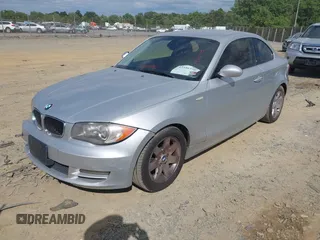 2010 BMW 1 Series 128i z VIN WBAUP7C58AVK76649, wystawiony jako IAAI lot #42356320 z przebiegiem 211 197 mil mil oraz . Historia ofert i sprzedaży dostępna na DreamBid. Obrazek 2.