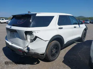 2021 Ford Police Interceptor Utility z VIN 1FM5K8AB0MGB04298, wystawiony jako IAAI lot #40204106 z przebiegiem 74 293 mil mil oraz . Historia ofert i sprzedaży dostępna na DreamBid. Obrazek 4.