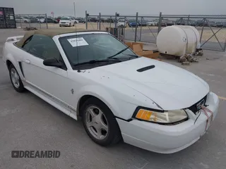 2001 Ford Mustang Deluxe z VIN 1FAFP44471F226003, wystawiony jako IAAI lot #42079409 z przebiegiem 145 021 mil mil oraz . Historia ofert i sprzedaży dostępna na DreamBid. Obrazek 1.