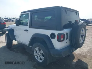 2020 Jeep Wrangler Sport S с VIN 1C4GJXAG3LW275413, выставлен на аукционе IAAI как лот 41884921 с пробегом 63 727 миль миль и . История ставок и продаж доступна на DreamBid. Изображение 3.