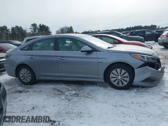 2016 Hyundai Sonata SE with VIN KMHE24L11GA036436, listed as a IAAI auction lot 41463969 with Not Provided miles and . Bid and sale history available at carsss.com. Image 12.