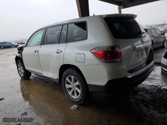 2013 Toyota Highlander with VIN 5TDZA3EH8DS040107, listed as a Copart auction lot 84762504 with 283,954 mi miles and Salvage Title. Bid and sale history available at carsss.com. Image 2.