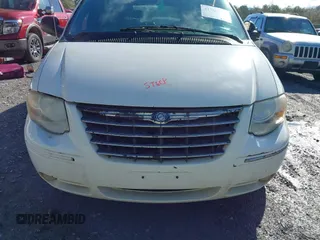 2005 Chrysler Town & Country Limited with VIN 2C8GP64L35R116970, listed as a IAAI auction lot 41764352 with 261,044 mi miles. Bid and sale history available at carsss.com. Image 6.