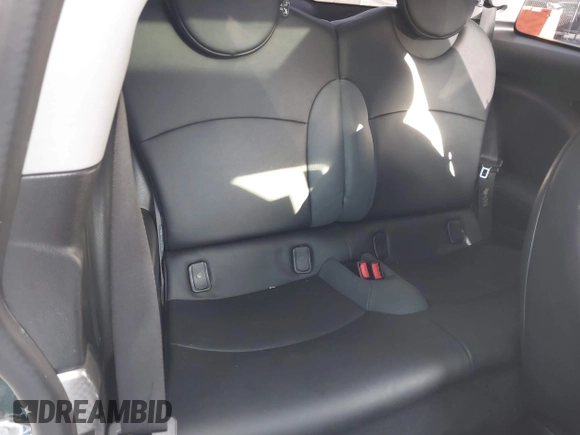 2007 MINI Hardtop S with VIN WMWMF73577TL89211, listed as a IAAI auction lot 41523679 with 136,705 mi miles and . Bid and sale history available at DreamBid. Image 8.