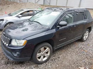 2011 Jeep Compass Latitude with VIN 1J4NT1FB8BD194438, listed as a IAAI auction lot 42130688 with 186,257 mi miles. Bid and sale history available at carsss.com. Image 2.