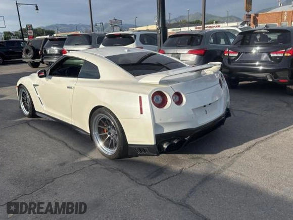 2020 Nissan GT-R Premium z VIN JN1AR5EF7LM100066, wystawiony jako Copart lot #58606645 z przebiegiem 35 824 mil mil oraz Szkody całkowita. Historia ofert i sprzedaży dostępna na DreamBid. Obrazek 3.