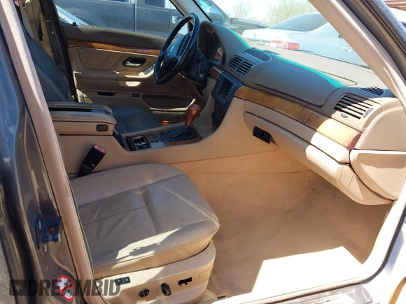 2001 BMW 7 Series 740iL with VIN WBAGH83421DP25417, listed as a IAAI auction lot 41725971 with 165,599 mi miles. Bid and sale history available at carsss.com. Image 5.