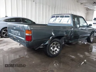 1992 Toyota Pickup DLX with VIN JT4RN93P8N5066778, listed as a IAAI auction lot 42508499 with 199,705 mi miles and . Bid and sale history available at DreamBid. Image 4.