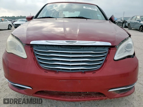 2014 Chrysler 200 LX z VIN 1C3CCBABXEN121858, wystawiony jako Copart lot #56477645 z przebiegiem 104 053 mil mil oraz Szkody całkowita. Historia ofert i sprzedaży dostępna na DreamBid. Obrazek 5.