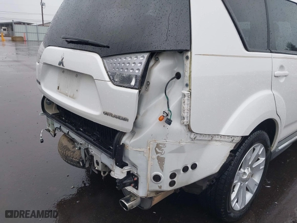 2011 Mitsubishi Outlander SE with VIN JA4AS3AW3BU019148, listed as a IAAI auction lot 41851004 with 88,989 mi miles. Bid and sale history available at carsss.com. Image 6.