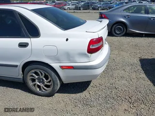 2001 Volvo S40 with VIN YV1VS29581F651573, listed as a IAAI auction lot 42067318 with 1 mi miles. Bid and sale history available at carsss.com. Image 6.